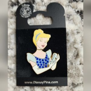 Disney Pin Trading Around the World ✨ Cinderella